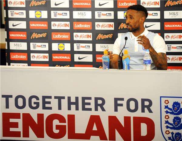 ديفو خلال المؤتمر الصحفي 