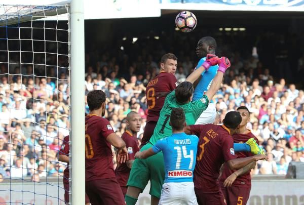 كاليدو كوليبالي في مباراة إيه إس روما