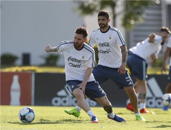 ليونيل ميسي في تدريبات الأرجنتين