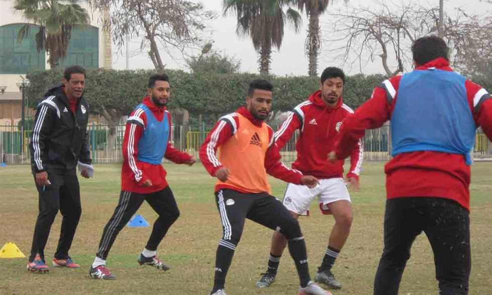 هاني رمزي يشرف على تدريب منتخب المحليين