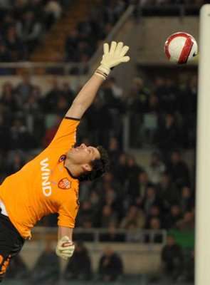 ألكسندر دوني حارس نادي روما الإيطالي