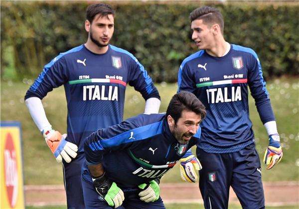جيانلويجي بوفون من تدريبات منتخب إيطاليا 
