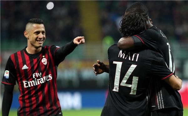 صورة أرشيفية للاعبي ميلان