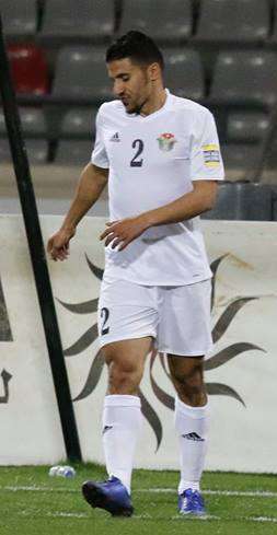 حمزة الدردور خلال ظهوره لأول مرة بالقميص رقم 2