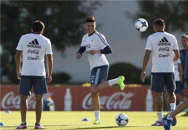 جانب من تدريبات الأرجنتين