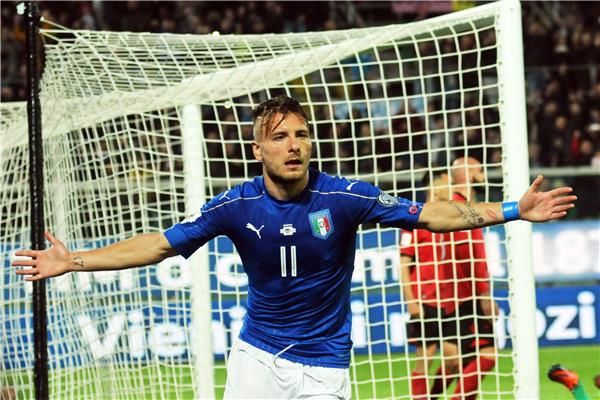 تشيرو إيموبيلي يحتقل بهدفه أمام ألبانيا