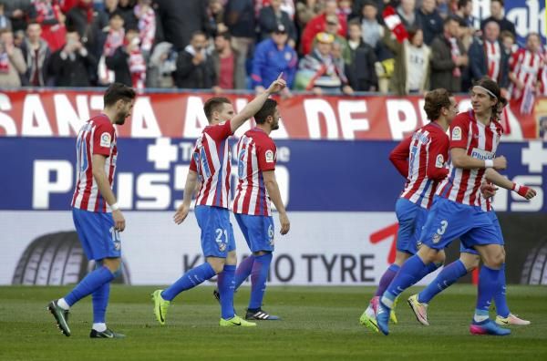كيفن جاميرو بين زملائه في أتلتيكو مدريد