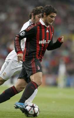 باتو نجم لقاء الميلان الأخير