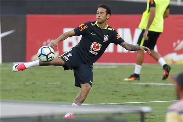 نيمار في تدريبات المنتخب البرازيلي