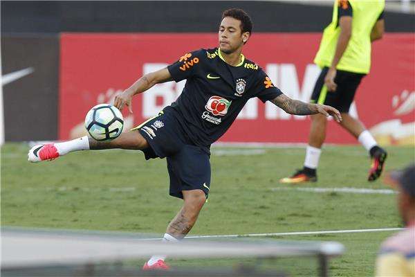 نيمار في تدريبات المنتخب البرازيلي