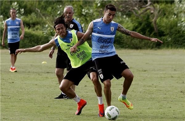  فيسينو مع إدينسون كافاني في التدريبات