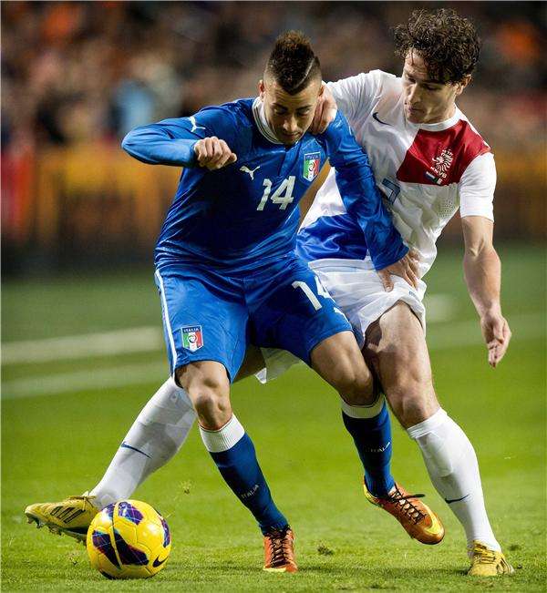 لقطة من لقاء سابق بين منتخبي هولندا وإيطاليا