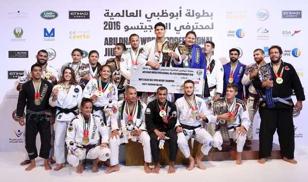 جانب من تكريم الفائزين بالبطولة عام 2016