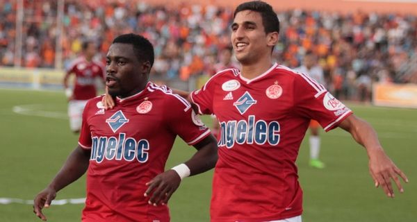 وليد الكرتي مع زميله السابق ماليك إيفونا