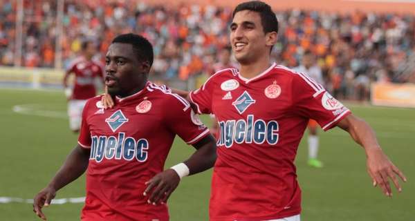 وليد الكرتي مع زميله السابق ماليك إيفونا