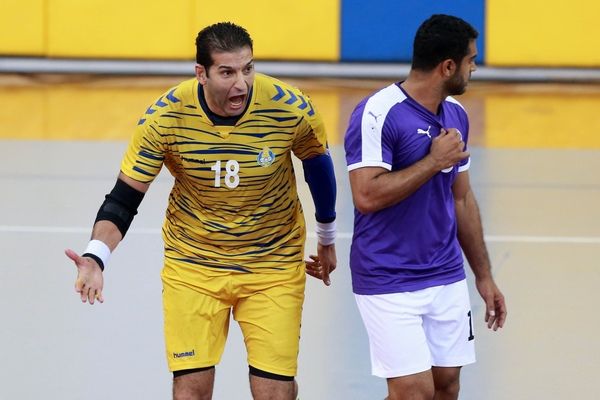 هاني الفخراني (يسار)