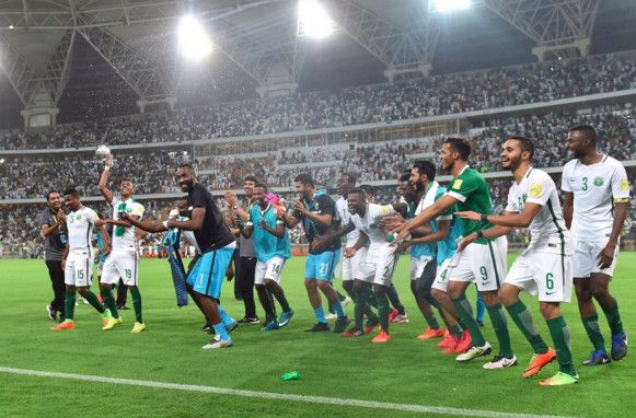 فرحة لاعبي السعودية بعد المباراة