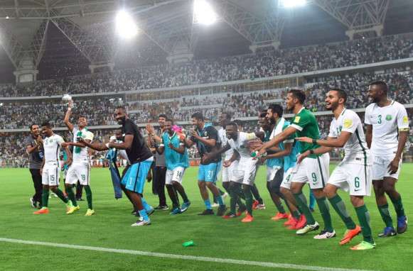 فرحة لاعبي السعودية بعد المباراة