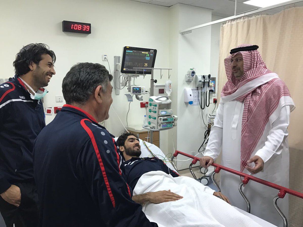 عبد الله بن مساعد يزور اللاعب