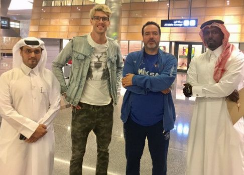 استقبال كونتي في المطار