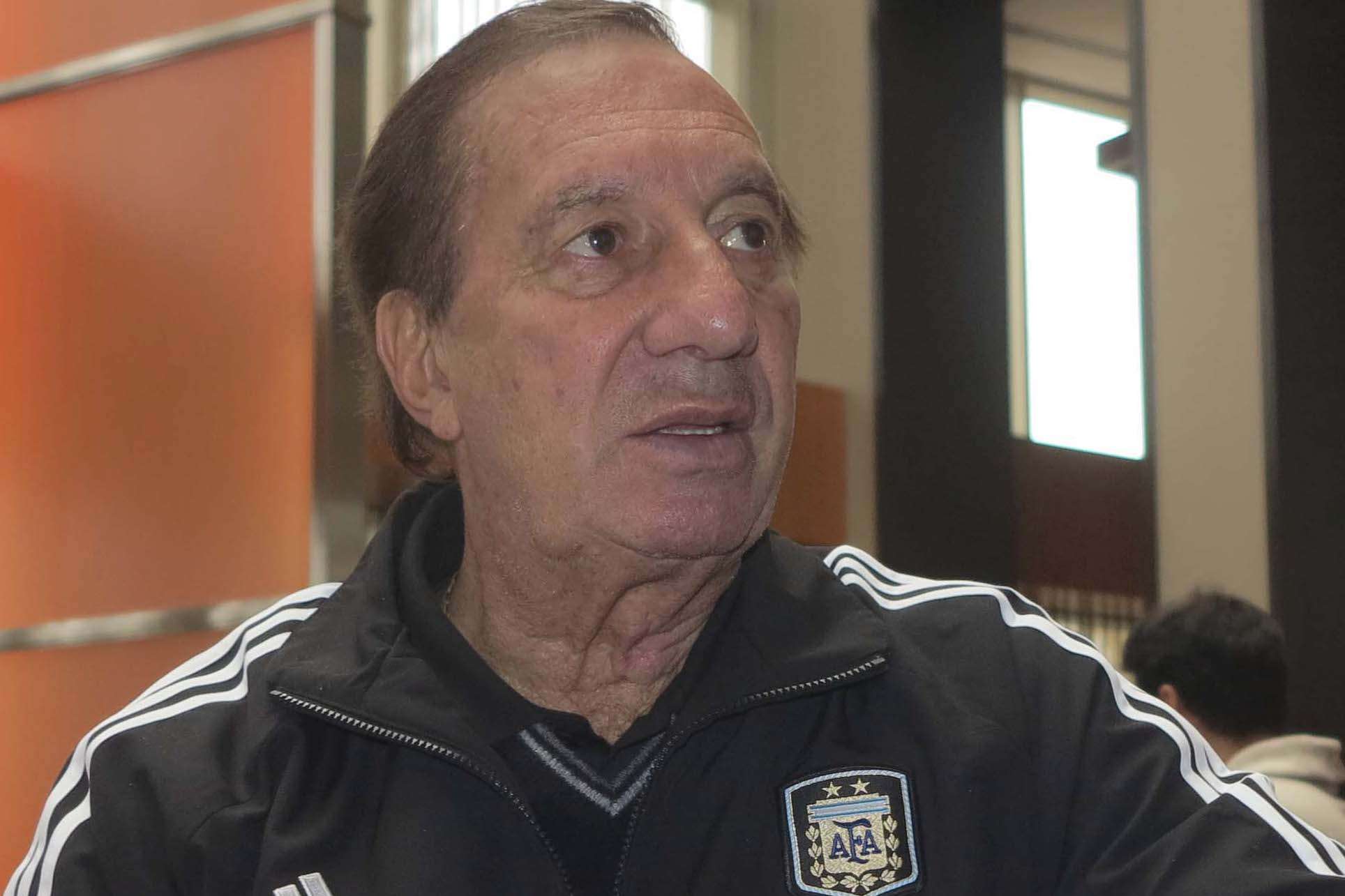 كارلوس بيلاردو