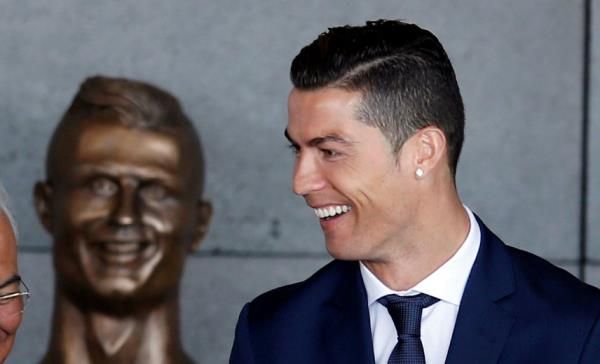 2017-03-29t155736z_1803213839_rc1b9dbf4e40_rtrmadp_3_soccer-ronaldo-airport-renamed_reuters