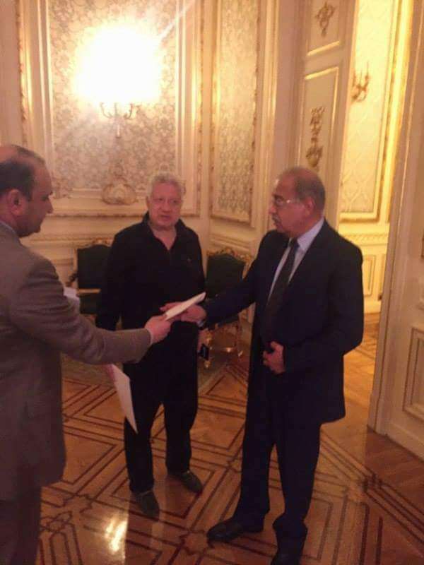 مرتضى منصور بجانب رئيس الوزراء