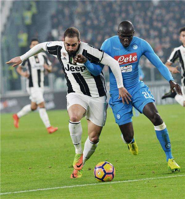 هيجواين في مواجهة سابقة ضد نابولي