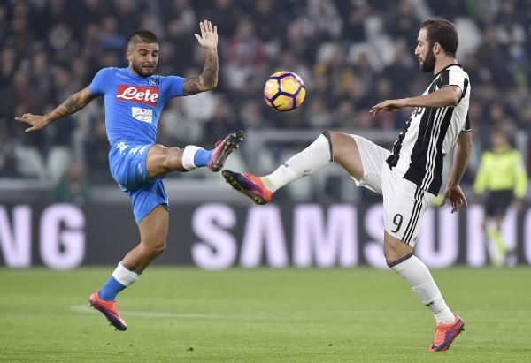 جانب من مباراة سابقة لهيجواين ضد نابولي