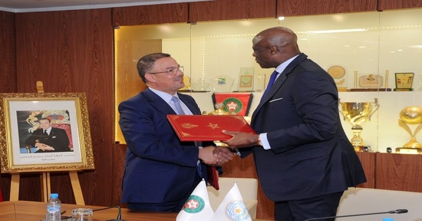 جانب من توقيع الاتفاقية