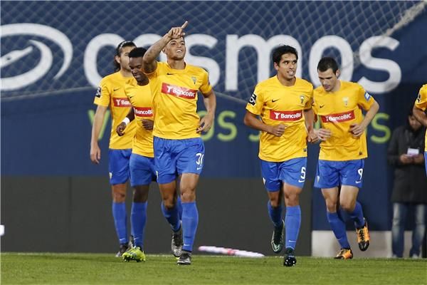 فرحة لاعبي إشتوريل 