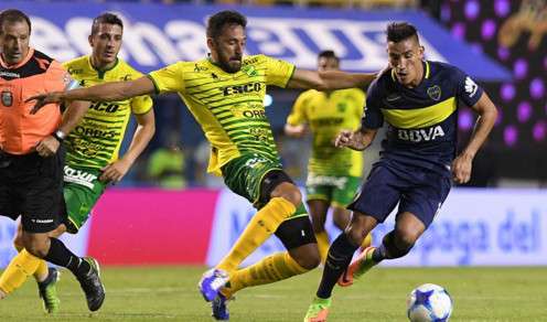 جانب من لقاء بوكا جونيورز وديفينسا خوستيكا