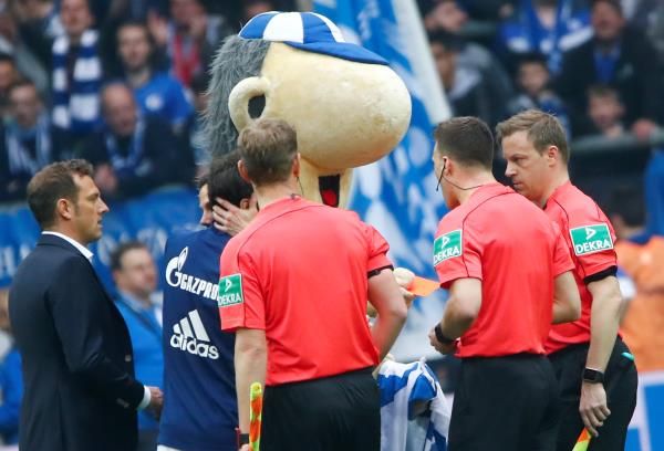 2017-04-02t011228z_42612500_rc13fb0e2cb0_rtrmadp_3_soccer-germany-s04-dor_reuters