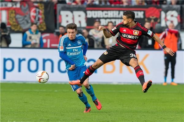 نيكولاي مولر (يسار)