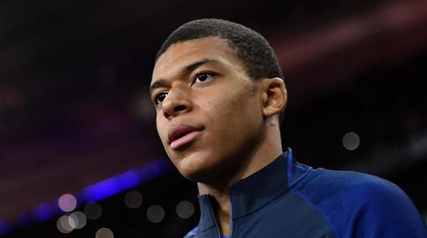 مبابي يتغنى بباريس سان جيرمان