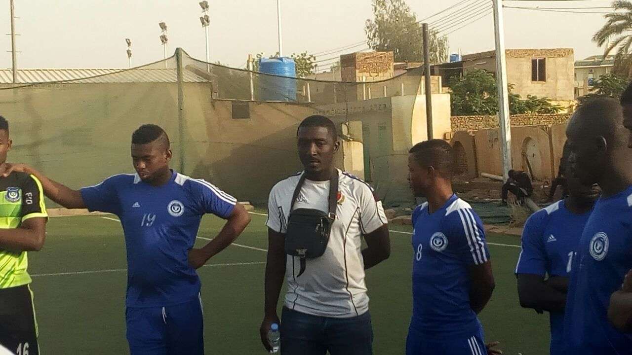 لحظة تقديم موكورو لإعتذاره