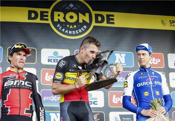 تكريم جيلبر