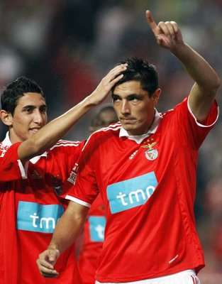 فرحة كاردوزو(اليمين) بتسجيل احد من اهدافه الثلاثة