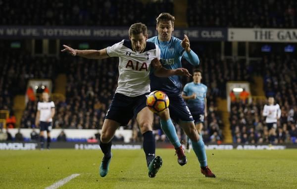 جانب من مواجهة سابقة بين سوانزي سيتي وتوتنهام 