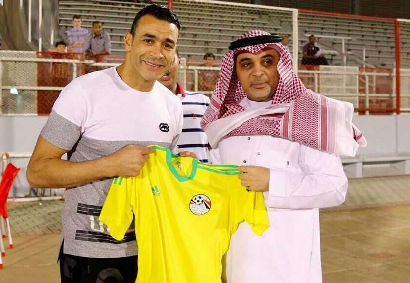 عصام الحضري أثناء تكريمه في الوحدة