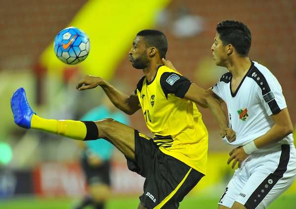 لقطة من لقاء الأهلي والسويق ذهاباً