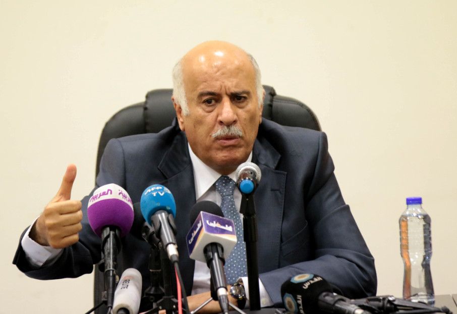 الرجوب يتحدث خلال المؤتمر الصحفي