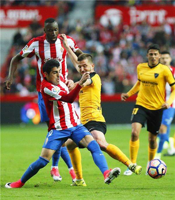 جانب من مباراة مالاجا وسبورتينج خيخون