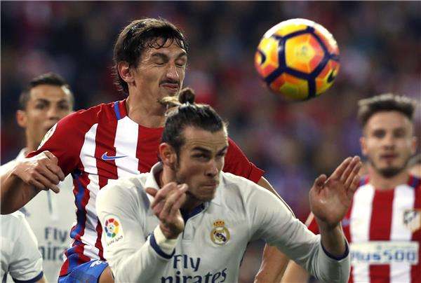 لقطة أرشيفية لمباراة ريال مدريد وأتلتيكو مدريد