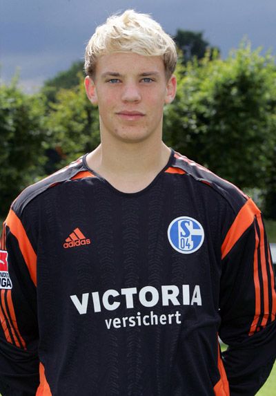 مانويل نيور حارس شالكه  مستقبل حارس عملاق