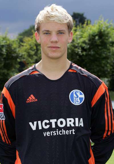 مانويل نيور حارس شالكه  مستقبل حارس عملاق