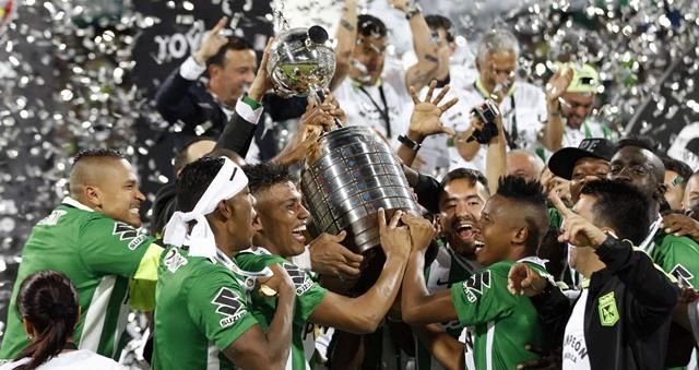 لاعبو أتلتيكو ناسيونال يحتفلون