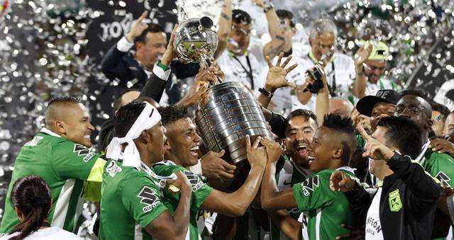 لاعبو أتلتيكو ناسيونال يحتفلون