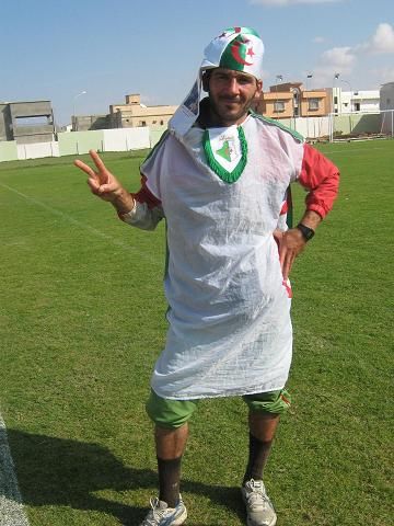 بن يوسف المشجع الجزائري الذي تحدى المسافات 