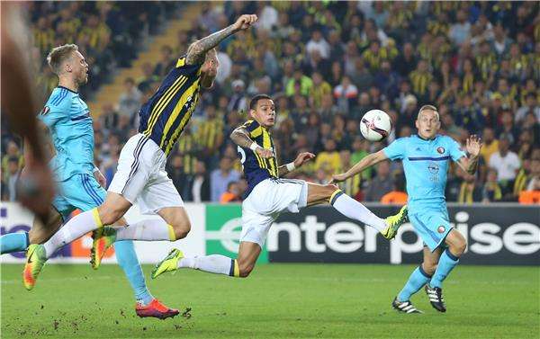 جريجوري فان دير فيل بقميص فنربخشة